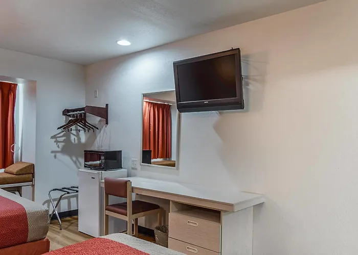 Motel 6-Mcalester, OK