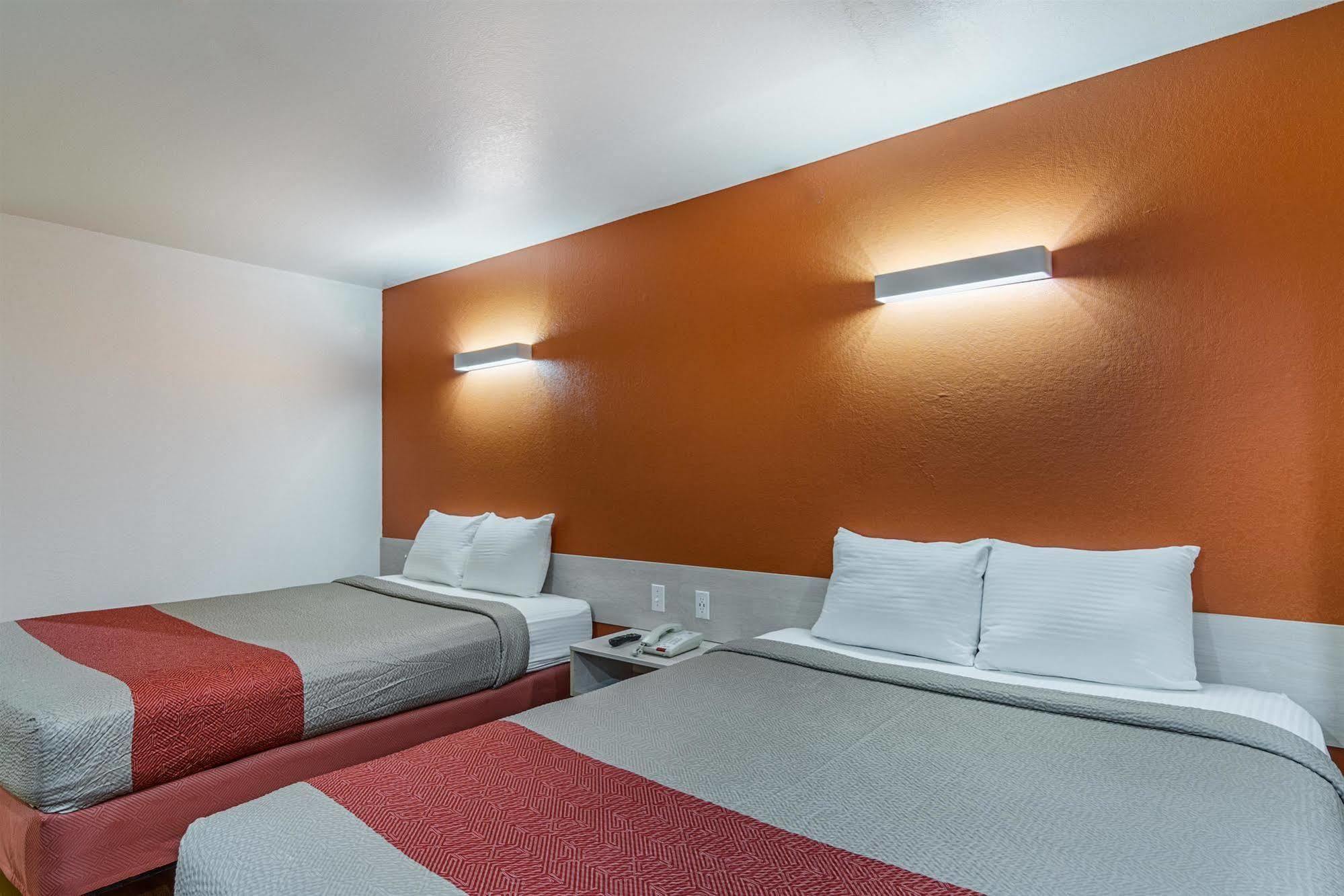 6-mcalester, Ok Hotel
