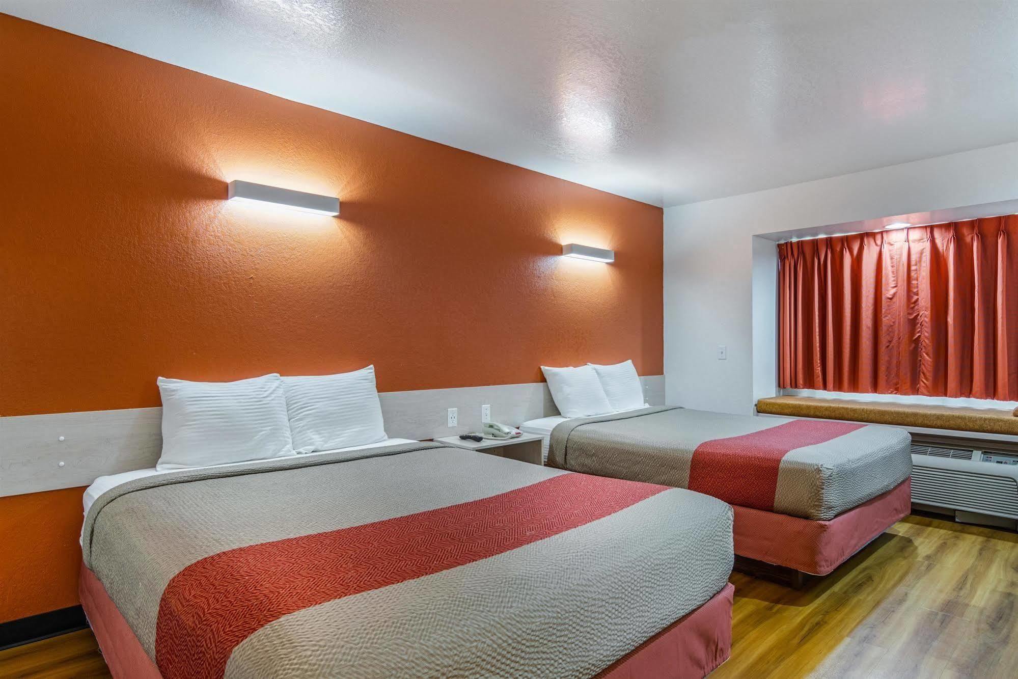Hotel 6-mcalester, Ok 4*