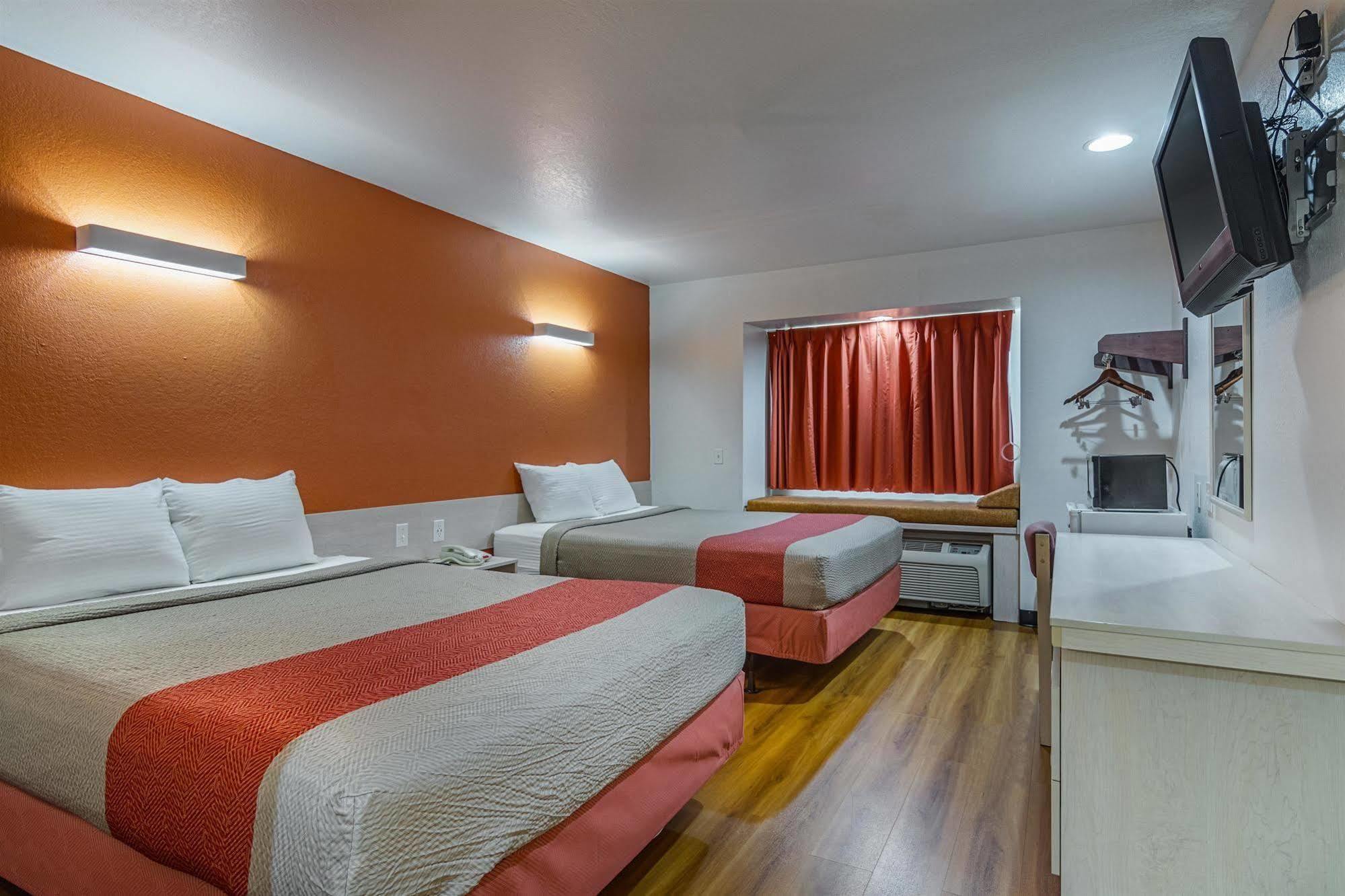Hotel 6-mcalester, Ok 4*