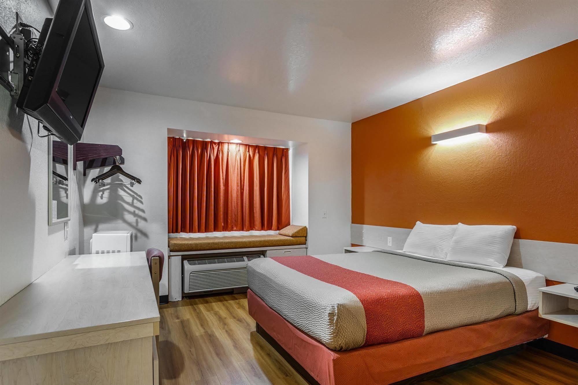 6-mcalester, Ok Hotel