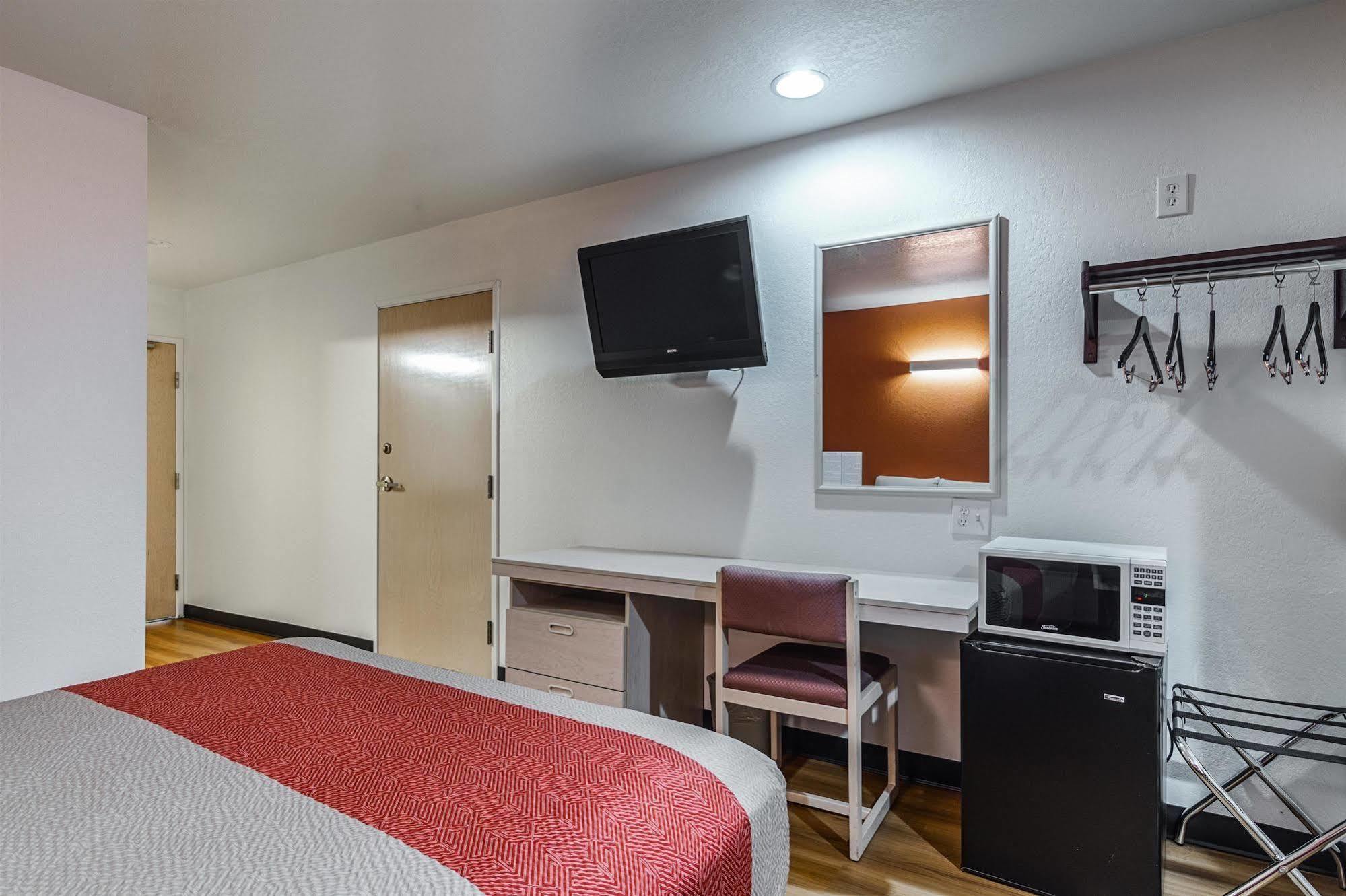 Hotel 6-mcalester, Ok Mcalester